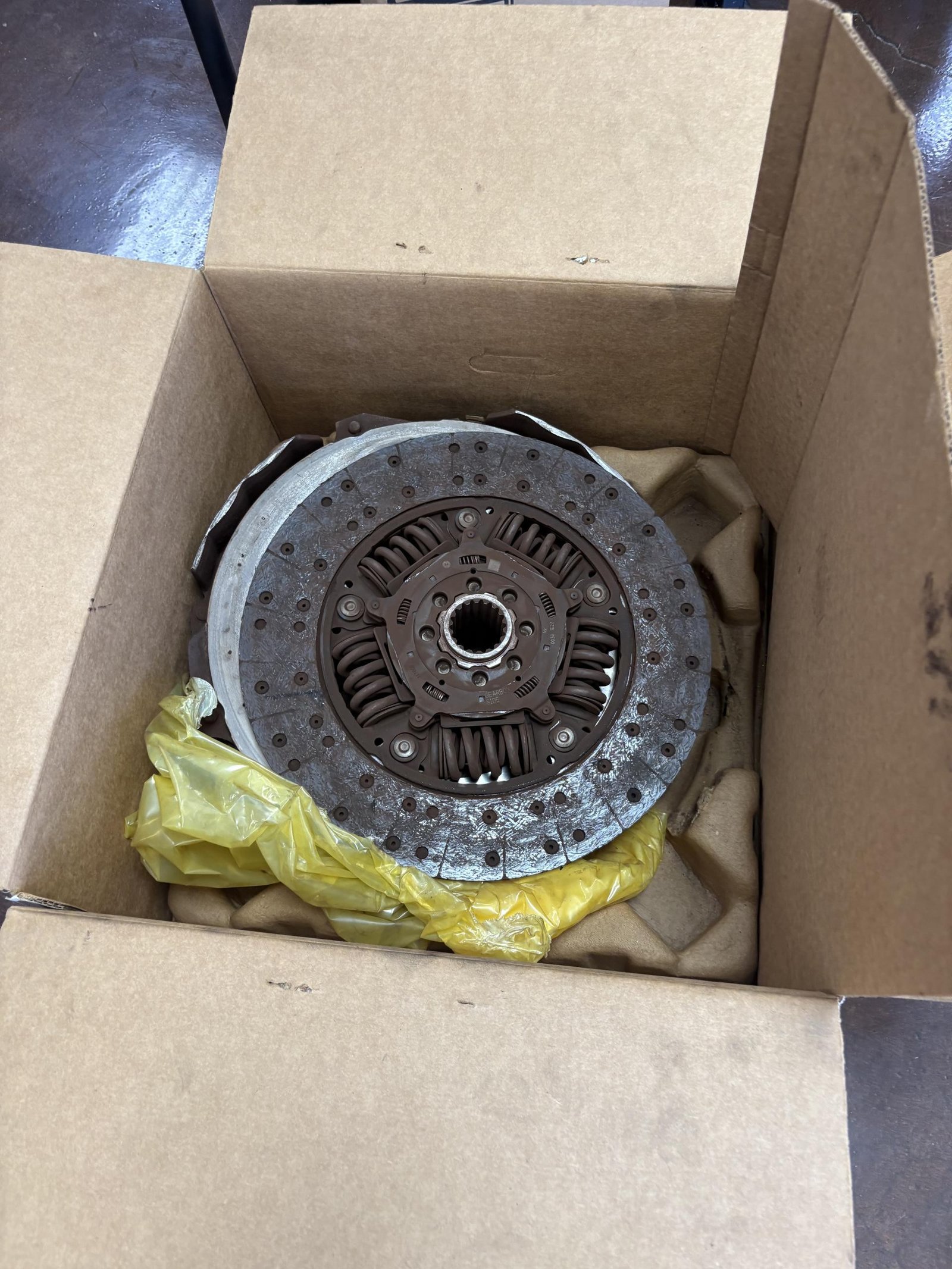 Eaton SCK-4489CL clutch, SCK-4489CL clutch assembly, SCK-4489CL clutch for sale, Eaton K-4489CL clutch, Eaton K-4489CL, Detroit DT12 clutch, Detroit DT12 clutch assembly, 430mm clutch assembly, 430MM truck clutch, single disc truck clutch, push type clutch, Eaton truck clutch, heavy duty truck clutch, semi truck clutch assembly, used Eaton clutch, Eaton clutch replacement, Detroit DT12 replacement clutch, 6 spring clutch, 1 plate clutch, commercial truck clutch.
