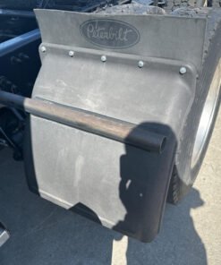 Peterbilt 579 left quarter fender, 2019 Peterbilt 579 quarter fender, Peterbilt 579 driver side fender, Peterbilt 579 accessory fender, Peterbilt 579 poly fender, Peterbilt 579 quarter fender with bracket, Peterbilt 579 fender bracket, used Peterbilt 579 fender, Peterbilt 579 replacement fender, Peterbilt semi truck fender, Peterbilt truck body parts, semi truck quarter fender, heavy duty truck quarter fender, commercial truck fender, Peterbilt 579 truck parts