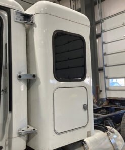 2017 Peterbilt 579 complete sleeper, 2017 Peterbilt 579 white sleeper, Peterbilt 579 36 inch sleeper, Peterbilt 579 36" complete sleeper, Peterbilt 579 44 inch Unibilt sleeper, Peterbilt 579 Unibilt sleeper, Peterbilt 579 low roof sleeper, Peterbilt 579 flat top sleeper, Peterbilt 579 standard cab sleeper, Peterbilt 579 complete sleeper assembly, Peterbilt 579 sleeper with mounts, used Peterbilt 579 sleeper, 2013-2026 Peterbilt 579 sleeper, Peterbilt 567 sleeper, Peterbilt 589 sleeper, Peterbilt 567 579 589 sleeper, Peterbilt sleeper cab, complete semi truck sleeper, heavy duty truck sleeper, commercial truck sleeper, Peterbilt replacement sleeper, Peterbilt sleeper cab parts