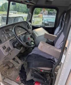2019 Peterbilt 389 cab, 2019 Peterbilt 389 truck cab, Peterbilt 389 OEM cab, Peterbilt 389 replacement cab, used Peterbilt 389 cab, Peterbilt 389 cab assembly, Peterbilt 389 complete cab, Peterbilt 389 cab with seats, Peterbilt 389 cab with horns, Peterbilt truck cab, semi truck cab, heavy duty truck cab, commercial truck cab, Peterbilt 389 body parts, Peterbilt 389 replacement parts, used Peterbilt truck parts