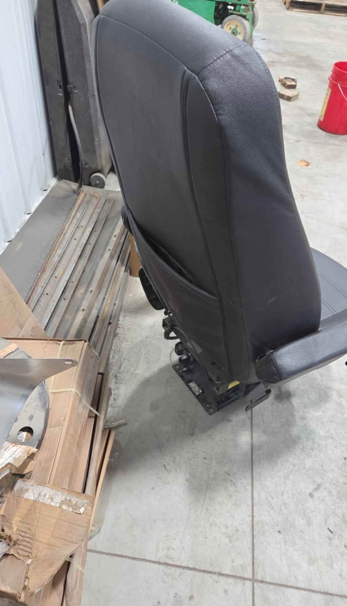 Bostrom black air ride seat, Bostrom truck seat, used air ride truck seat, black semi truck seat, air suspension truck seat, heavy duty truck seat, replacement truck seat, semi truck interior parts, used Bostrom seat, commercial truck seat