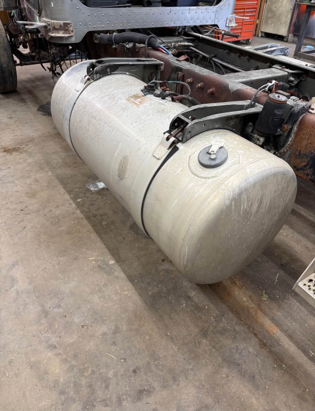 Peterbilt 379 fuel tanks, Peterbilt 379 fuel tank, Peterbilt 379 147 gallon fuel tank, 147 gallon Peterbilt fuel tank, Peterbilt 379 fuel tanks for sale, used Peterbilt 379 fuel tanks, Peterbilt 379 aluminum fuel tank, Peterbilt truck fuel tank, Peterbilt 379 replacement fuel tank, 294 gallon fuel capacity, Peterbilt 379 diesel fuel tank, used truck fuel tanks, semi truck fuel tanks, Peterbilt fuel tank replacement, Peterbilt 379 parts.