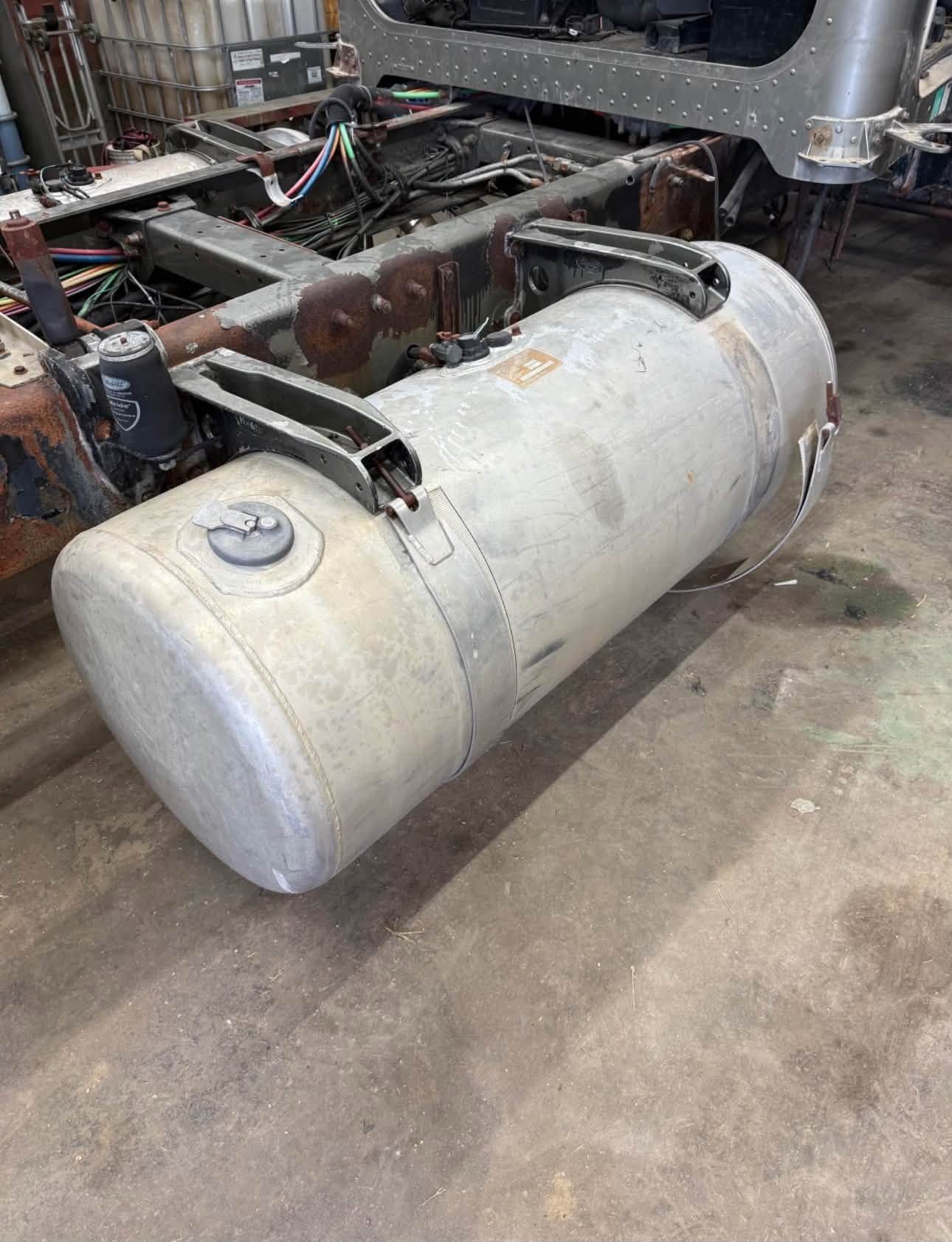 Peterbilt 379 fuel tanks, Peterbilt 379 fuel tank, Peterbilt 379 147 gallon fuel tank, 147 gallon Peterbilt fuel tank, Peterbilt 379 fuel tanks for sale, used Peterbilt 379 fuel tanks, Peterbilt 379 aluminum fuel tank, Peterbilt truck fuel tank, Peterbilt 379 replacement fuel tank, 294 gallon fuel capacity, Peterbilt 379 diesel fuel tank, used truck fuel tanks, semi truck fuel tanks, Peterbilt fuel tank replacement, Peterbilt 379 parts.