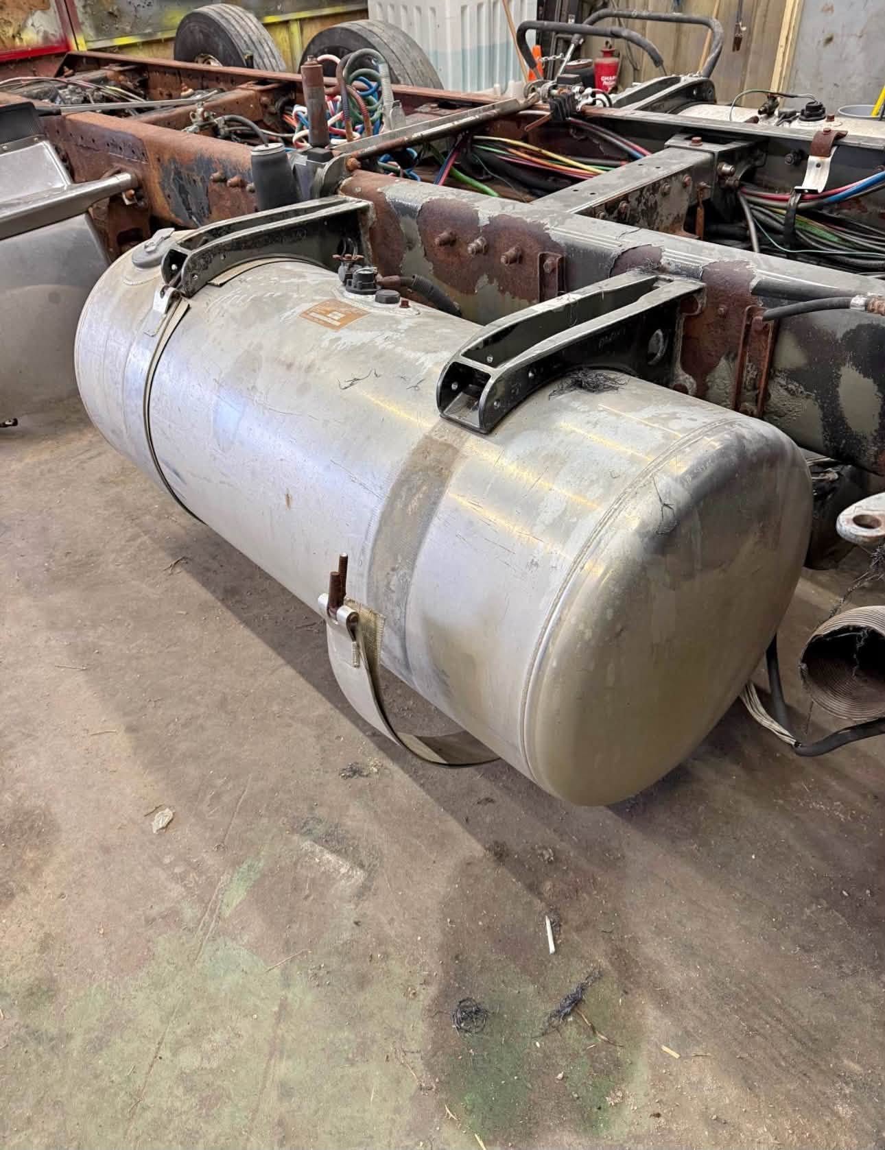 Peterbilt 379 fuel tanks, Peterbilt 379 fuel tank, Peterbilt 379 147 gallon fuel tank, 147 gallon Peterbilt fuel tank, Peterbilt 379 fuel tanks for sale, used Peterbilt 379 fuel tanks, Peterbilt 379 aluminum fuel tank, Peterbilt truck fuel tank, Peterbilt 379 replacement fuel tank, 294 gallon fuel capacity, Peterbilt 379 diesel fuel tank, used truck fuel tanks, semi truck fuel tanks, Peterbilt fuel tank replacement, Peterbilt 379 parts.