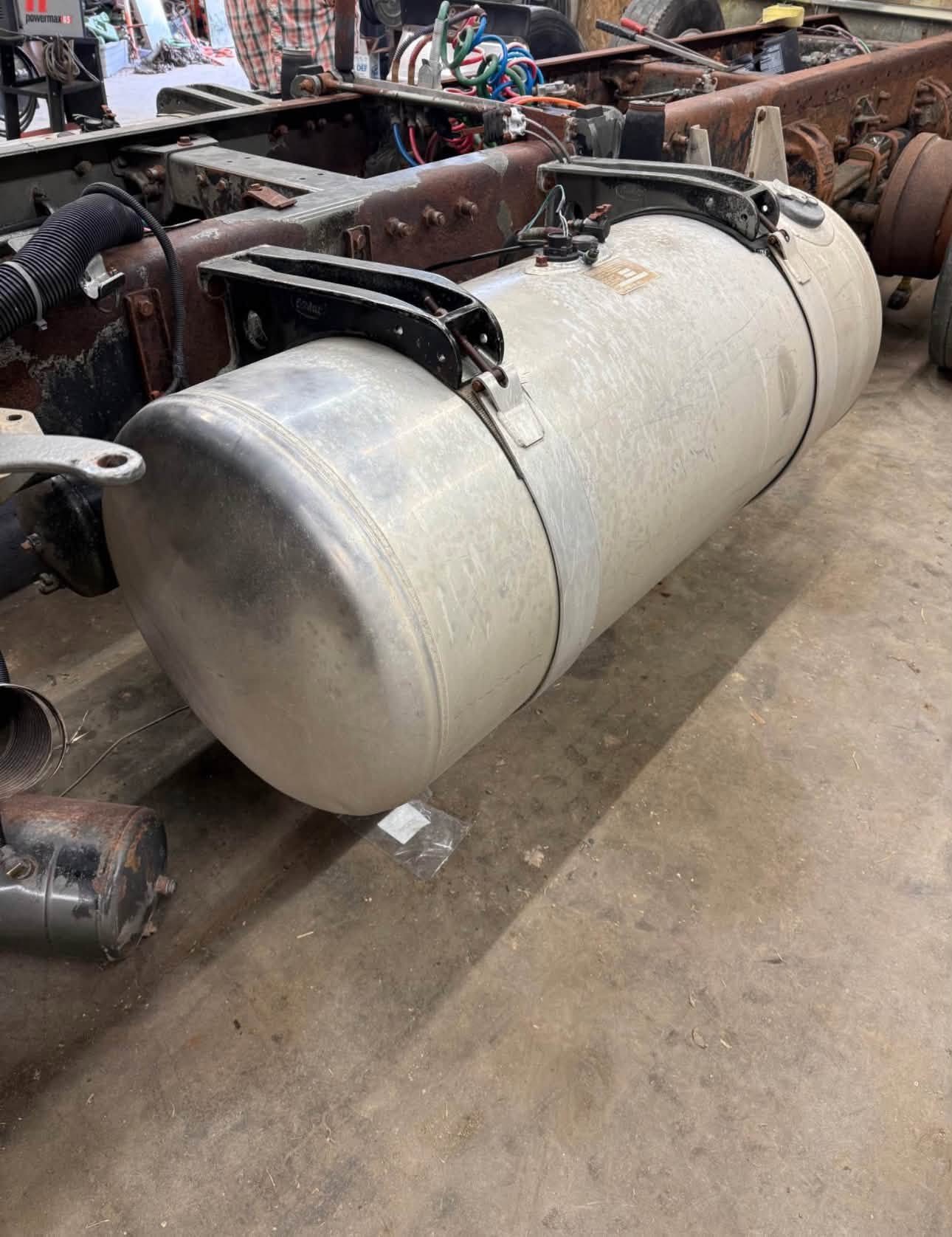 Peterbilt 379 fuel tanks, Peterbilt 379 fuel tank, Peterbilt 379 147 gallon fuel tank, 147 gallon Peterbilt fuel tank, Peterbilt 379 fuel tanks for sale, used Peterbilt 379 fuel tanks, Peterbilt 379 aluminum fuel tank, Peterbilt truck fuel tank, Peterbilt 379 replacement fuel tank, 294 gallon fuel capacity, Peterbilt 379 diesel fuel tank, used truck fuel tanks, semi truck fuel tanks, Peterbilt fuel tank replacement, Peterbilt 379 parts.