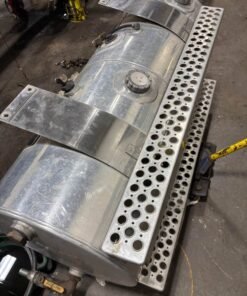 2020 Kenworth W900 split fuel hydraulic tank, Kenworth W900 fuel tank, Kenworth W900 hydraulic tank, Kenworth W900 split tank, Kenworth W900 60/60 tank, 60/60 split fuel tank, fuel and hydraulic combination tank, Kenworth split fuel hydraulic tank, 2020 Kenworth W900 fuel tank, used Kenworth W900 tank, Kenworth W900 replacement tank, semi truck split tank, heavy duty truck fuel tank, heavy duty hydraulic tank, commercial truck combination tank, Kenworth W900 truck parts, used Kenworth truck parts, fuel hydraulic combo tank