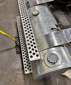 2020 Kenworth W900 split fuel hydraulic tank, Kenworth W900 fuel tank, Kenworth W900 hydraulic tank, Kenworth W900 split tank, Kenworth W900 60/60 tank, 60/60 split fuel tank, fuel and hydraulic combination tank, Kenworth split fuel hydraulic tank, 2020 Kenworth W900 fuel tank, used Kenworth W900 tank, Kenworth W900 replacement tank, semi truck split tank, heavy duty truck fuel tank, heavy duty hydraulic tank, commercial truck combination tank, Kenworth W900 truck parts, used Kenworth truck parts, fuel hydraulic combo tank
