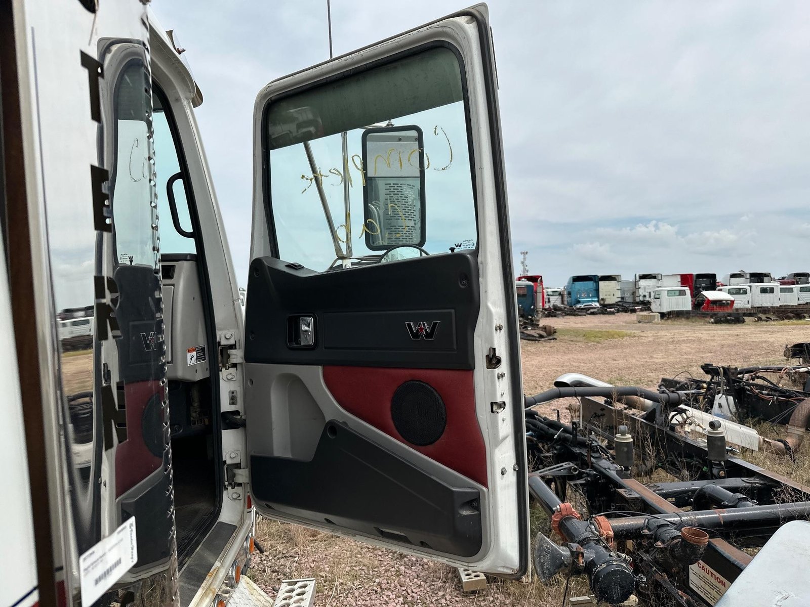 VIN: 5KJJABD64FPGH4942 Vehicle Info: 2015 Western Star Trucks 4900EX Shipping Status: Please add to cart for shipping estimate and delivery times. Reference Info 1997-Present WESTERN STAR TRUCKS 4700 1997-Present WESTERN STAR TRUCKS 4800 1997-Present WESTERN STAR TRUCKS 4900 1997-Present WESTERN STAR TRUCKS 4900E 1997-Present WESTERN STAR TRUCKS 4900EX 1997-Present WESTERN STAR TRUCKS 4900FA 1997-Present WESTERN STAR TRUCKS 5800 1997-Present WESTERN STAR TRUCKS 5900 Less... Warranty Info "AS IS" No Warranty. Item meets your satisfaction at the time of receipt or installation.