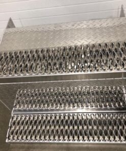 Peterbilt 379 battery box, Peterbilt 379 battery box replacement, Peterbilt 379 aluminum battery box, Peterbilt 379 diamond plate battery box, Peterbilt battery box, Peterbilt 379 battery tray box, 4 battery box Peterbilt 379, Peterbilt 379 battery box for sale, 01-05010031, 0105010031, 01-05012000, BF 01-05010031, new Peterbilt 379 battery box, aluminum truck battery box, Peterbilt truck parts, Peterbilt 379 replacement parts.