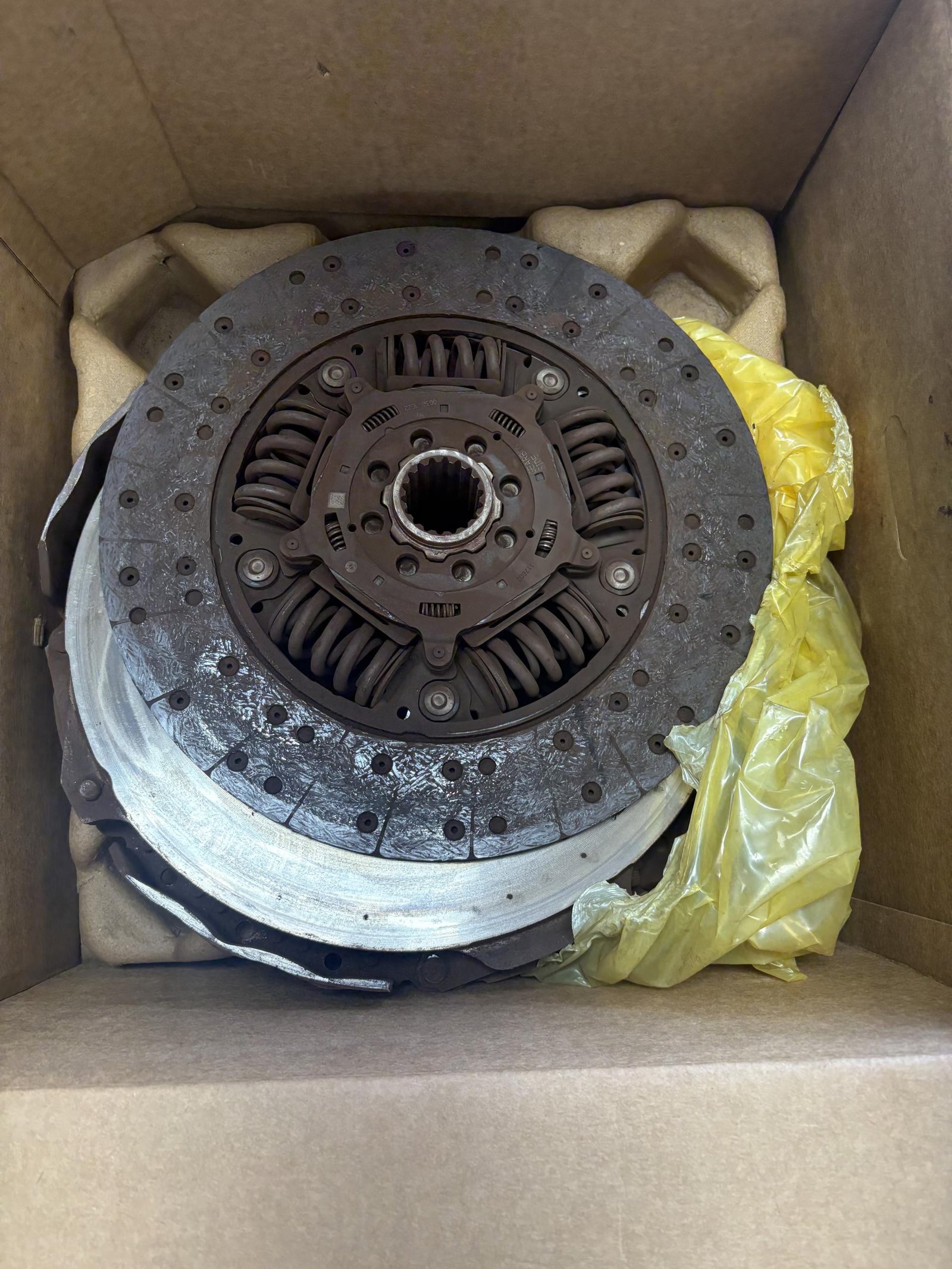Eaton SCK-4489CL clutch, SCK-4489CL clutch assembly, SCK-4489CL clutch for sale, Eaton K-4489CL clutch, Eaton K-4489CL, Detroit DT12 clutch, Detroit DT12 clutch assembly, 430mm clutch assembly, 430MM truck clutch, single disc truck clutch, push type clutch, Eaton truck clutch, heavy duty truck clutch, semi truck clutch assembly, used Eaton clutch, Eaton clutch replacement, Detroit DT12 replacement clutch, 6 spring clutch, 1 plate clutch, commercial truck clutch.