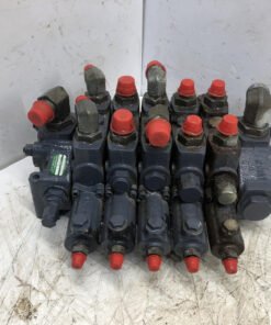 2008 Gehl RS6-42 hydraulic valve, Gehl RS6-42 hydraulic valve, Gehl hydraulic valve, Gehl main control valve, Gehl telehandler parts, RS6-42 parts, OEM 210382 hydraulic valve, used Gehl parts, Gehl equipment parts, used hydraulic valve