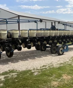 1998 Kinze 2600, Kinze 2600 Planter, 1998 Kinze Planter, Kinze 2600 16/31 Planter, Kinze Split Row Planter, 16/31 Split Row Planter, 15 Inch Row Planter, Used Kinze Planter, Used Planter, Agricultural Planter, Farm Planter, Used Agricultural Equipment, Kinze Planting Equipment, Liquid Fertilizer Planter, 400 Gallon Fertilizer Planter, Ag Leader Row Clutches, Pull Type Planter, Mechanical Drive Planter