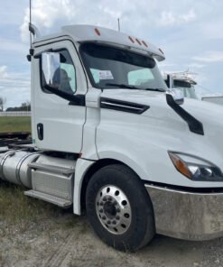 2019 Freightliner Cascadia 126, 2019 Freightliner Cascadia for sale, Freightliner Cascadia day cab, Freightliner Cascadia tractor, Freightliner tandem axle tractor, used Freightliner Cascadia, Freightliner Cascadia 126 day cab, Detroit DD15 505HP, Detroit DD15 14.8L engine, Fuller FRO17210C transmission, 10 speed manual Freightliner, 6x4 Freightliner tractor, tandem axle day cab truck, used semi trucks for sale, used tractor trucks, Class 8 day cab trucks, Freightliner commercial trucks, Freightliner Cascadia diesel truck, 2019 Freightliner tractor