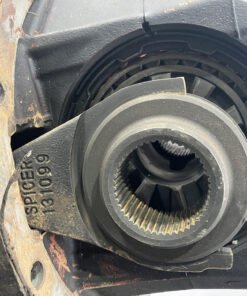 2015 Peterbilt 567 differential assembly, Eaton D40-170 front carrier, Eaton D40170 differential, Eaton D170D differential, Eaton D46-170 differential, Spicer D170D, Spicer D172D, 3.91 ratio differential, 46 spline truck differential, front carrier with locker, used Peterbilt 567 drivetrain parts