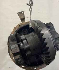 1991 International 8300 differential assembly, Spicer N400 front carrier, Spicer N400 differential, used International 8300 truck parts, 4.44 ratio differential, 41 spline differential assembly, RPL20 yoke differential, heavy-duty truck differential carrier, International truck drivetrain parts