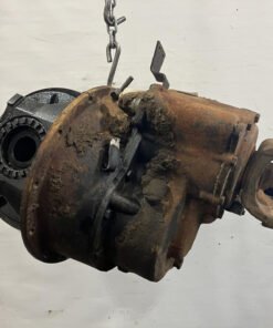 1991 International 8300 differential assembly, Spicer N400 front carrier, Spicer N400 differential, used International 8300 truck parts, 4.44 ratio differential, 41 spline differential assembly, RPL20 yoke differential, heavy-duty truck differential carrier, International truck drivetrain parts